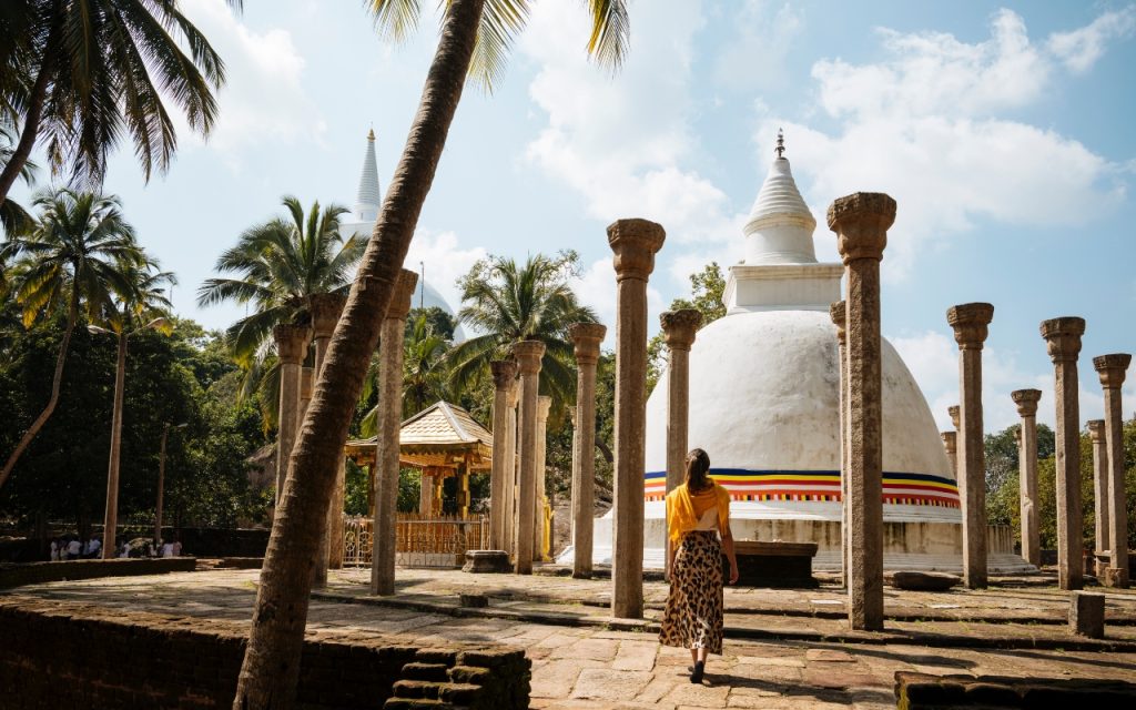 How to Book a Private Guide in Sri Lanka (and Why It Matters)